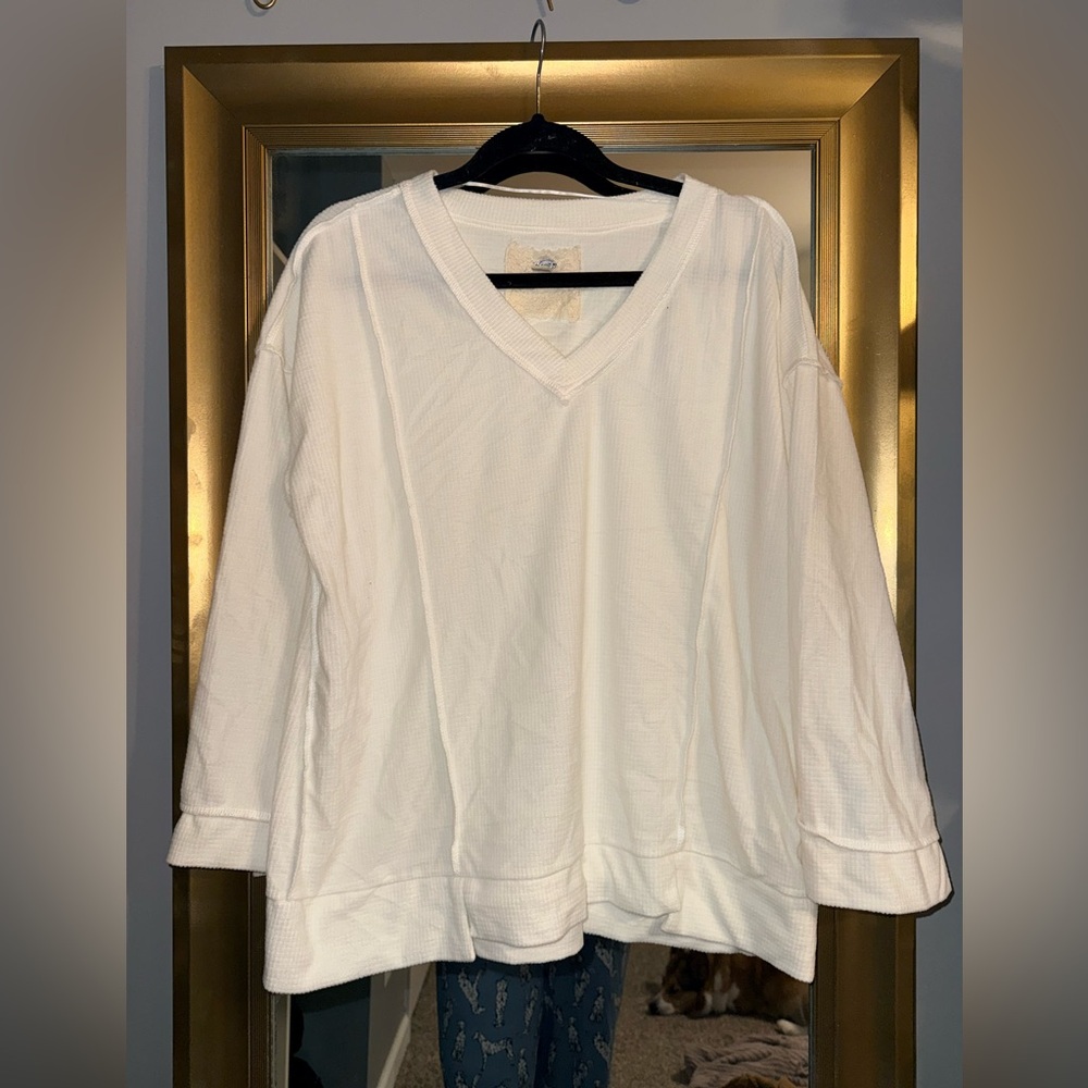 Cupio Cream V-Neck Sweatshirt